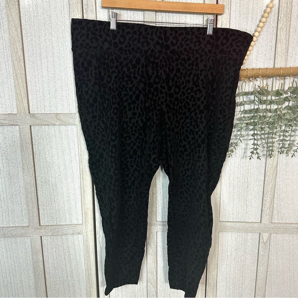 Torrid Pants Pixie Skinny Studio Luxe Ponte High-Rise Flocked Print Pant 3 3X - Picture 10 of 13